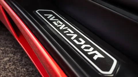 Lamborghini Aventador élményvezetés a Kakucs Ring versenypályán 2