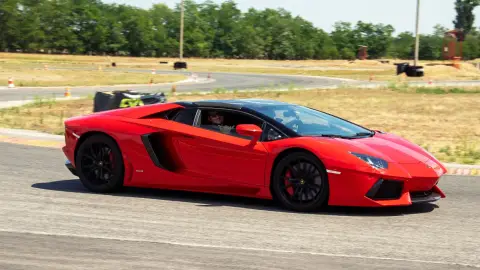 Lamborghini Aventador élményvezetés a Kakucs Ring versenypályán 9