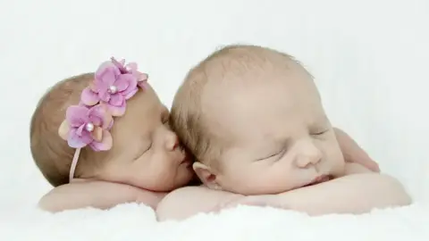 Baba/családi fotózás bababarát fotóstúdióban Budapesten 5