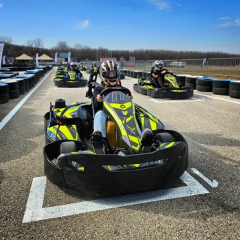 Gokartozás gyerekeknek a Hungaroring gokartpályáján 3 futamban - 14 éves korig!