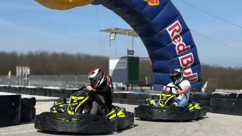 Gokartozás gyerekeknek a Hungaroring gokartpályáján 3 futamban - 14 éves korig! 4