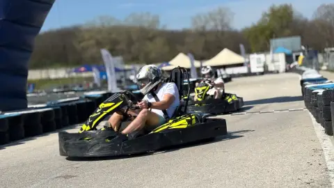 Gokartozás gyerekeknek a Hungaroring gokartpályáján 3 futamban - 14 éves korig! 6