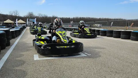 Gokartozás gyerekeknek a Hungaroring gokartpályáján 3 futamban - 14 éves korig! 8