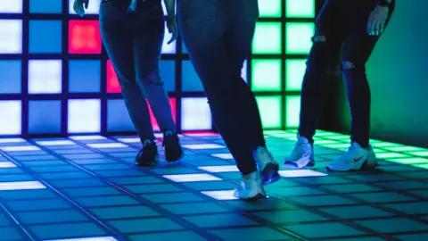 LedFloor kaland Veszprémben – Lépj be a fények játékterébe! 2