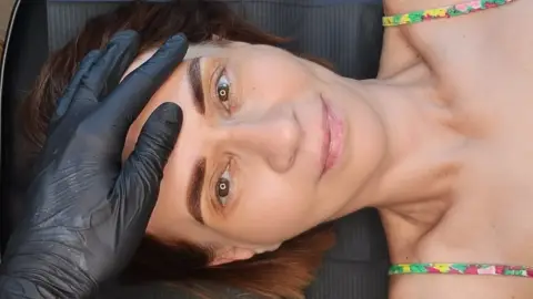 Páros szemöldöktetoválás – Barátnős szépülés Nyíregyházán! 5