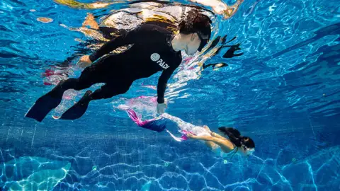 PADI Kezdő Sellőúszás tanfolyam Budapesten 3