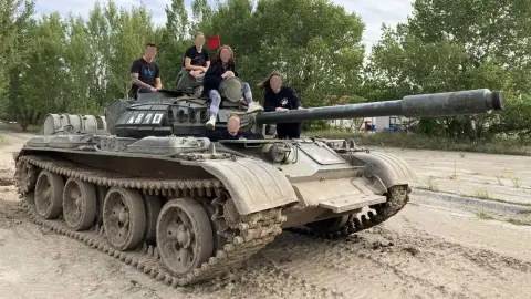 Legendás T-59 harckocsi élményvezetés tankvezetési tereppályán Tapolcán 13