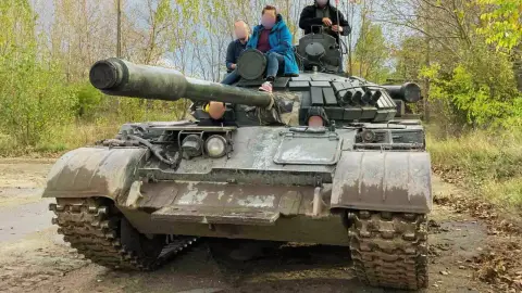 Legendás T-59 harckocsi élményvezetés tankvezetési tereppályán Tapolcán 11