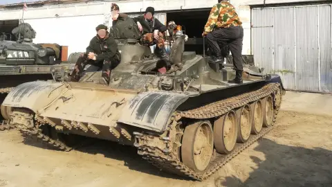 VT-55 harckocsi élményvezetés tankvezetési tereppályán Tapolcán 7