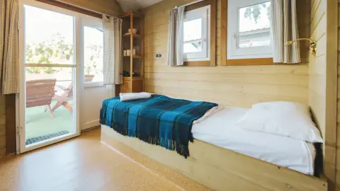 Vízikunyhós kikapcsolódás a Tisza-tavi nádasban a Kormorán kikötőben Tiszafüreden 3