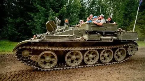 Tankvezetés VT-55 harckocsival Balatonakalin 1