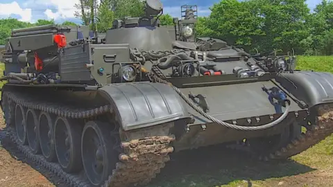 Tankvezetés VT-55 harckocsival Balatonakalin 12