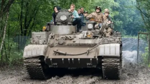 Tankvezetés VT-55 harckocsival Balatonakalin 8