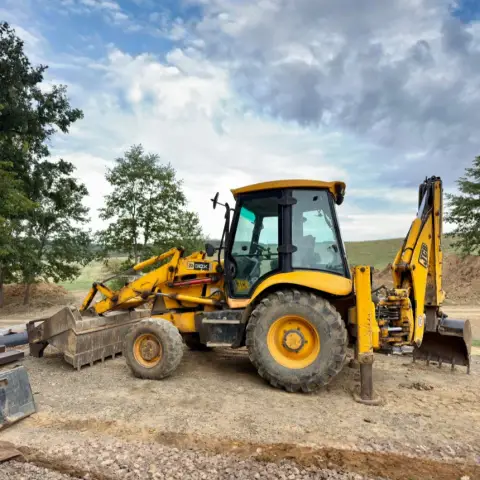 Mini méret, nagy élmény: JCB 30X élményvezetés a MultiShoot City Élményparkban