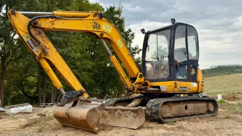 Kompakt erőgép, profi élmény: JCB 8060 ZTS élményvezetés a MultiShoot City Élményparkban 5