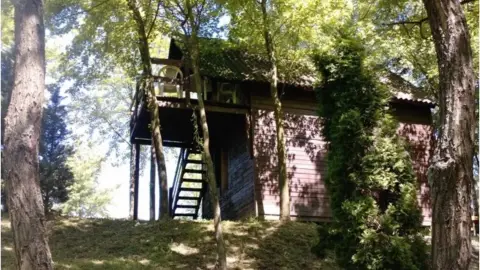 Várhegyen Fészekben – 2 éjszaka 4 fő részére a siroki Vár-Campingben 1