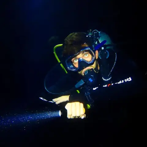 Éjszaka a Mélyben: Két fős Búvárkaland Tatán, a Fényes-forrásban