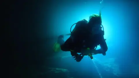 Éjszaka a Mélyben: Két fős Búvárkaland Tatán, a Fényes-forrásban 3