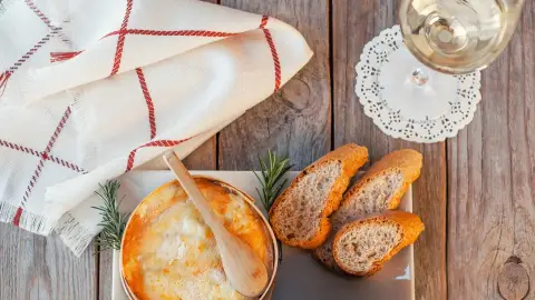 Mont d’Or Sajtfondue – Páros brunch a C’est La Vie Caféban, Pátyon 4