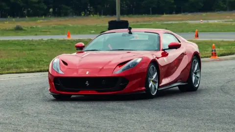 Ferrari 812 közúti élményvezetés Budapesten 2