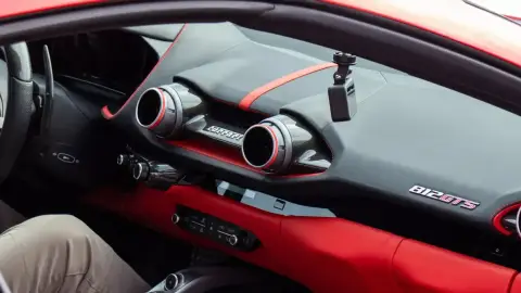 Ferrari 812 közúti élményvezetés Budapesten 1