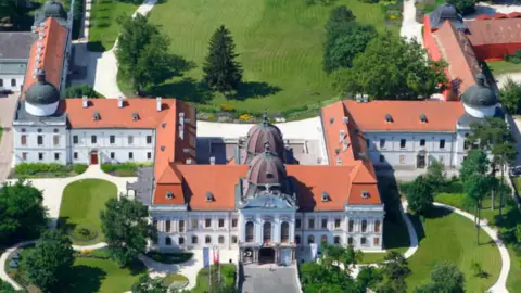 Kastélylátogatás & Sétarepülés a Dunakanyar felett, Gödöllőről indulva (transzferrel) 5