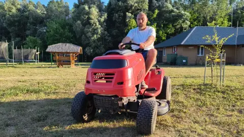 Fűnyíró traktor vezetés a Kövér Ranch-on, Nagytarcsán 6