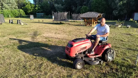 Fűnyíró traktor vezetés a Kövér Ranch-on, Nagytarcsán 4