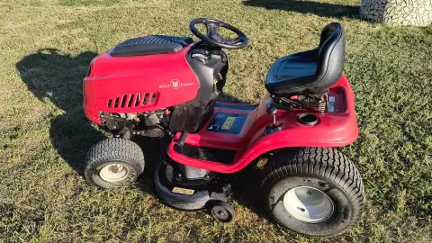 Fűnyíró traktor vezetés a Kövér Ranch-on, Nagytarcsán 2