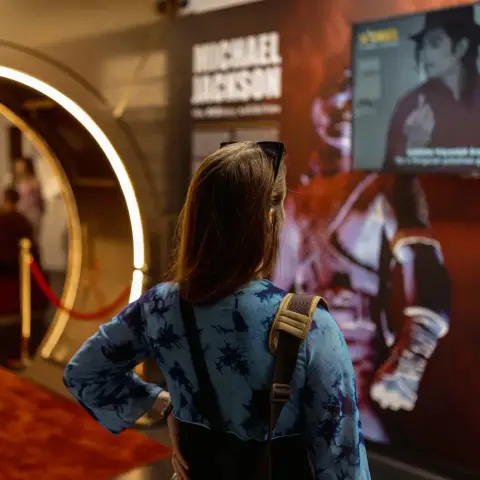 Michael Jackson kiállítás: A Pop Király öröksége Budapesten! (Gyerek/Diák/Nyugdíjas belépő)