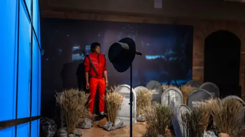 Michael Jackson kiállítás: A Pop Király öröksége Budapesten! (Családi belépő) 1