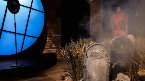 Michael Jackson kiállítás: A Pop Király öröksége Budapesten! (Családi belépő) 4