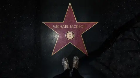 Michael Jackson kiállítás: A Pop Király öröksége Budapesten! (Családi belépő) 7