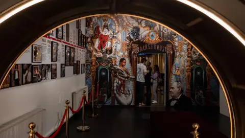 Michael Jackson kiállítás: A Pop Király öröksége Budapesten! (Családi belépő) 8