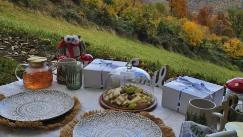 Klasszikus piknik Dobogókőn egy üveg borral 6