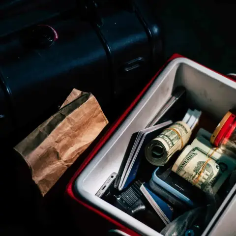 Nemzetközi csempészbotrány /World of Adventures szabadtéri játék Kesztölcön