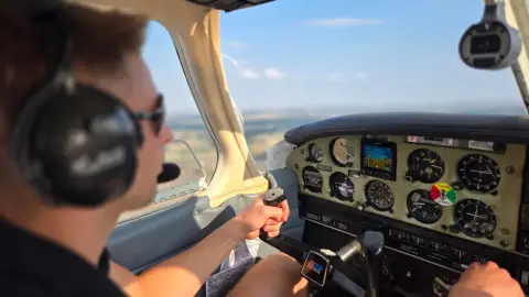 Vedd át az irányítást! – Repülőgép élményvezetés a Gödöllői repülőtérről indulva 7