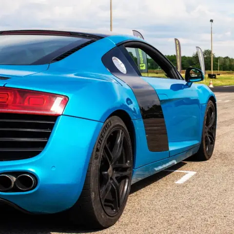 Audi R8 élményvezetés a Kakucs Ring versenypályán