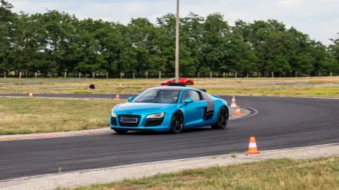Audi R8 élményautózás gyerekeknek a Kakucs Ring versenypályán 5