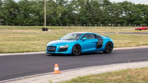 Audi R8 élményautózás gyerekeknek a Kakucs Ring versenypályán 6