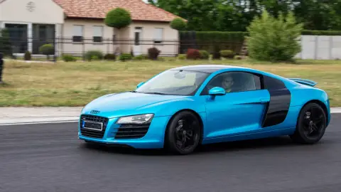 Audi R8 élményautózás gyerekeknek a Kakucs Ring versenypályán 3