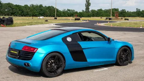 Audi R8 élményautózás gyerekeknek a Kakucs Ring versenypályán 7