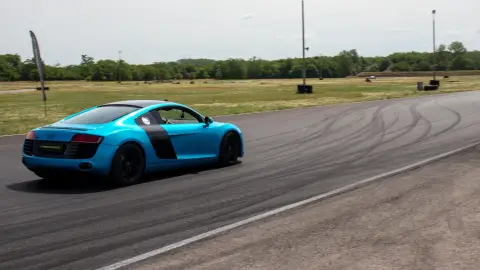 Audi R8 élményautózás gyerekeknek a Kakucs Ring versenypályán 4