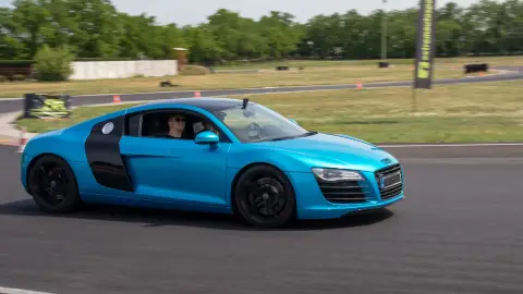 Audi R8 élményautózás gyerekeknek a Kakucs Ring versenypályán 23