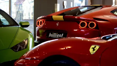 Ferrari 812 Superfast – Autóbérlés exkluzív pillanatokhoz! 3
