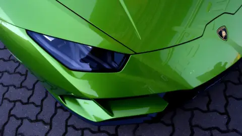 Lamborghini Huracán EVO SPYDER – Autóbérlés exkluzív pillanatokhoz! 2