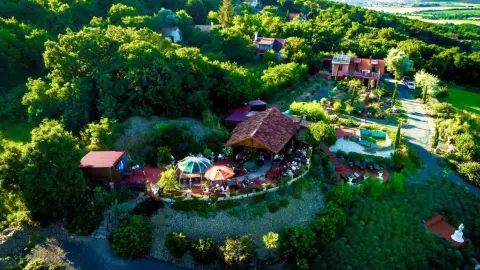 Balatoni panoráma, prémium menü és mediterrán botanikus kert belépő 2 fő részére 12