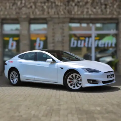 Tesla Model S Raven P100D Performance – Autóbérlés