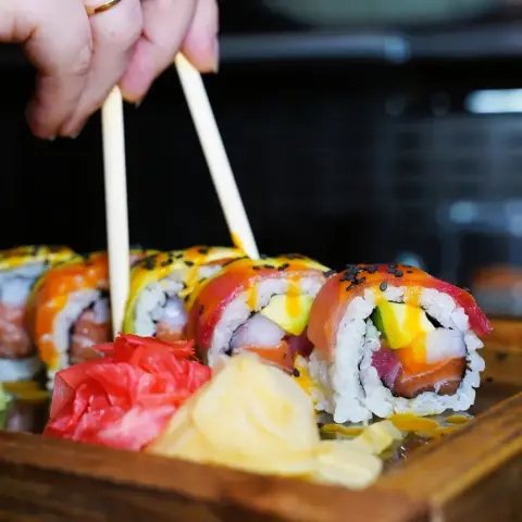 HAPPY HOUR a Wasabi Running Sushi & Wok étteremben (Debrecen)
