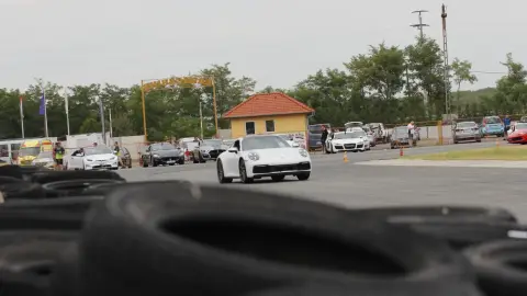 Tripla élménycsomag: Ferrari + Audi + Porsche élményvezetés a Kakucs Ringen! 21